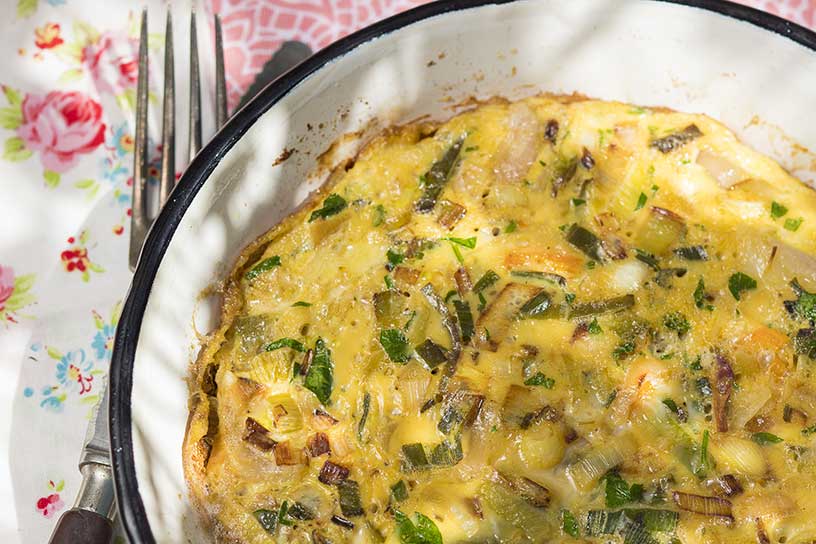 Bord met boerenomelet.